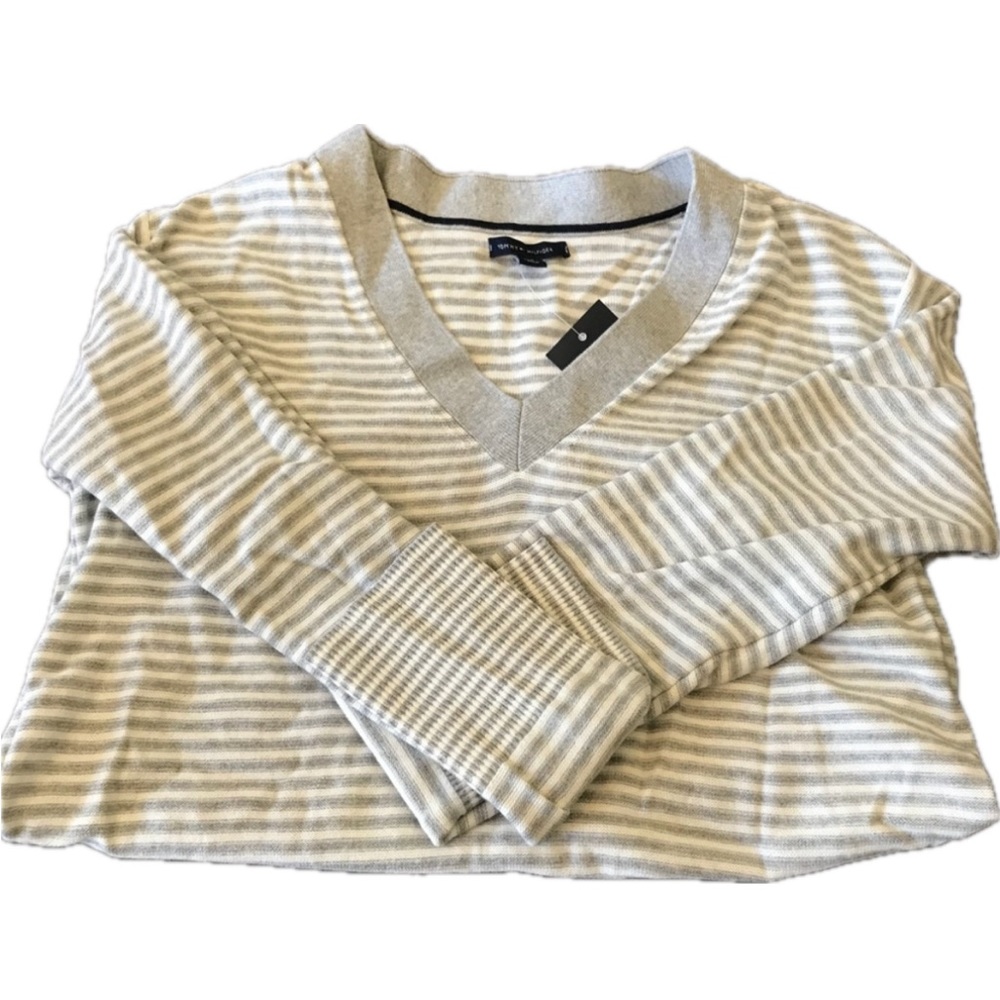 {TOMMY HILFINGER} Tommy Vneck Sweater NWT - Picture 1 of 8